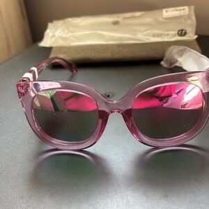 Peepers pink reading sunglasses. 1.50 Readers